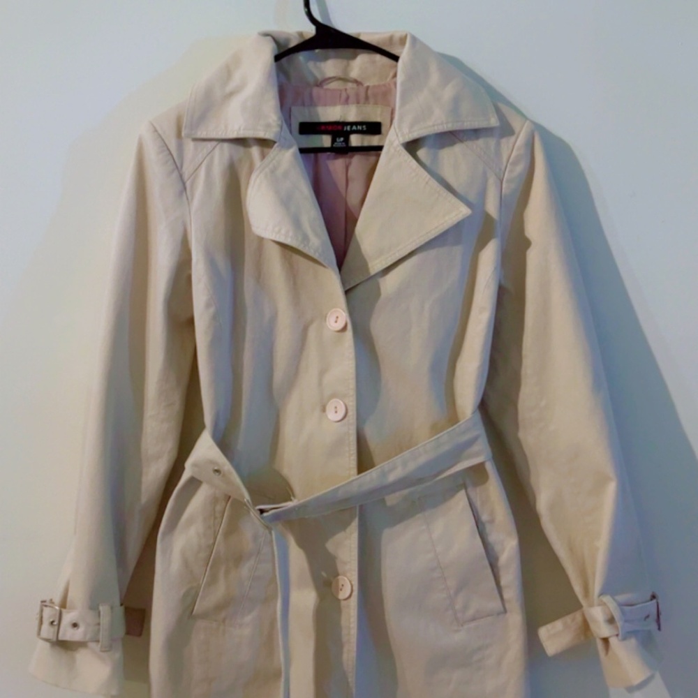 Elegant Beige Trench Coat with Belt – Size S – Brand New